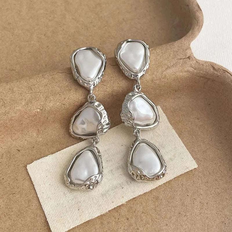 Pendientes Triangulares de Plata con Margaritas