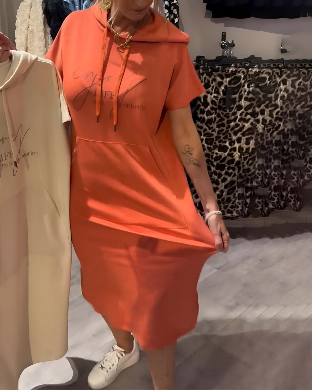 Sásquia - Vestido casual con capucha