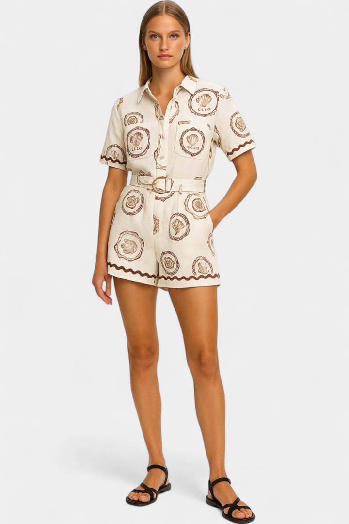 Seashell Mono Camiseta con Detalle de Concha y Botones