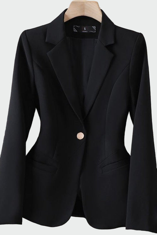 Blazer de línea moderna y elegante
