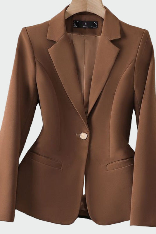 Blazer de línea moderna y elegante